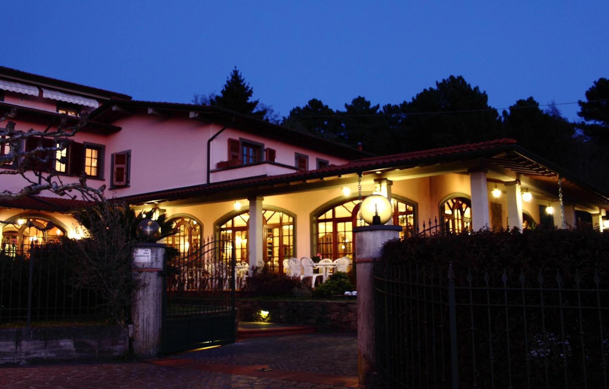 Hotel Il Buongustaio Масса Екстер'єр фото